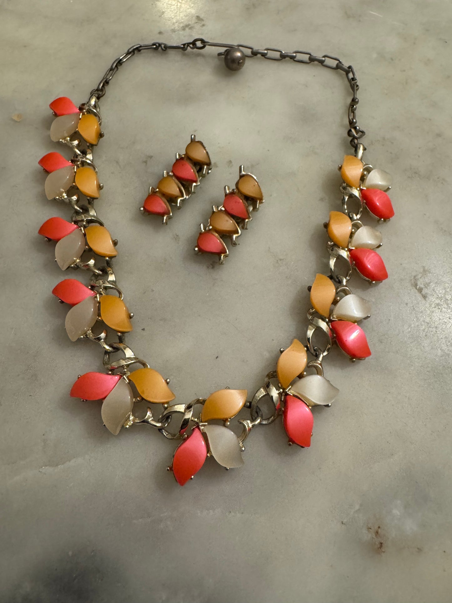 Vtg Thermoset Set