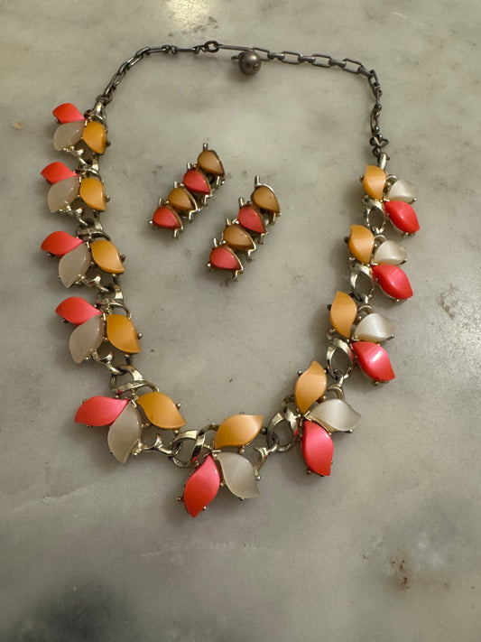 Vtg Thermoset Set